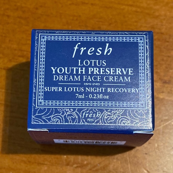 Fresh Lotus Youth Preserve Dream Face Cream - Picture 4 of 11